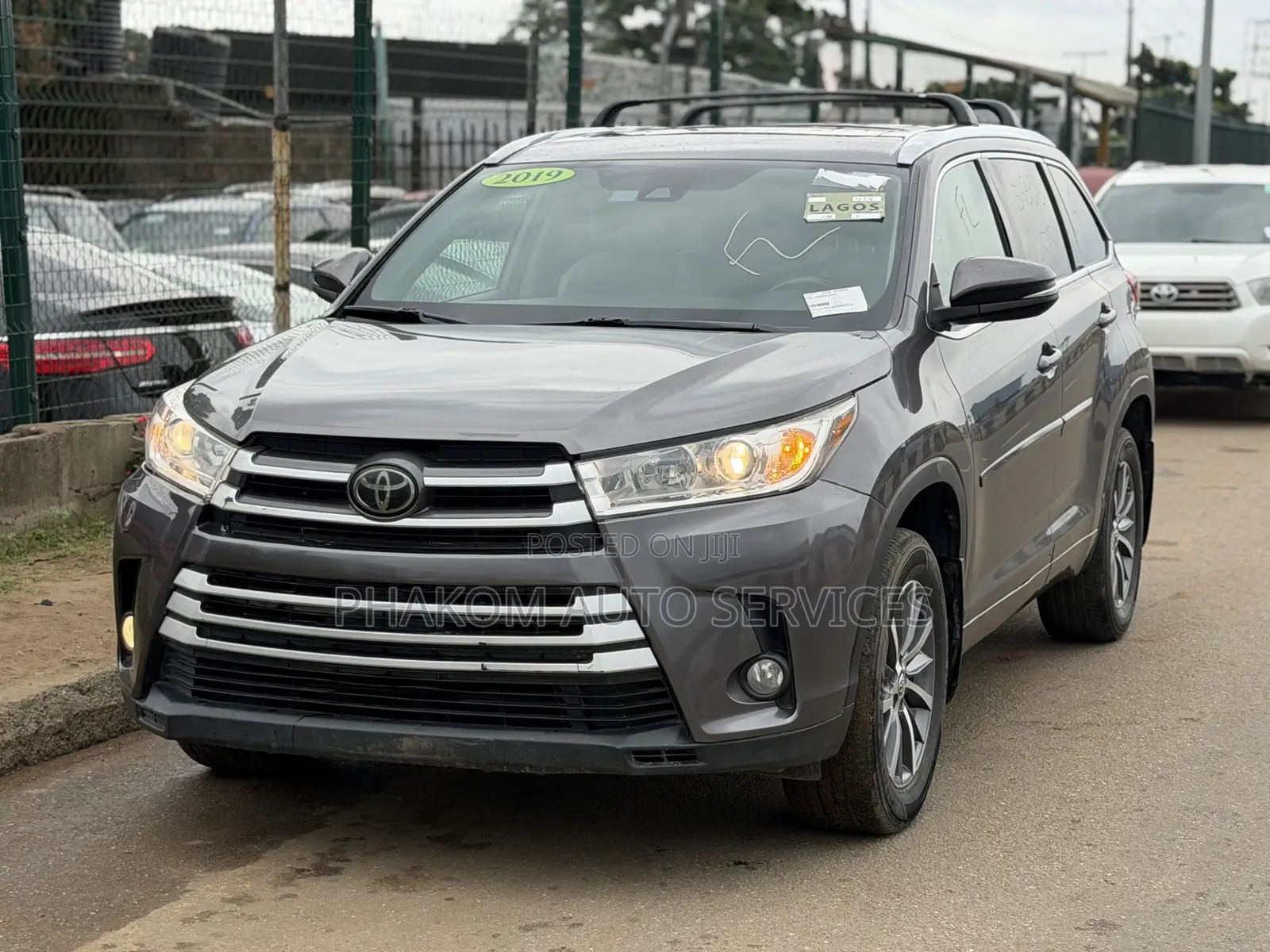 Toyota Highlander XLE 4x4 V6 (3.5L 6cyl 8A) 2018 Gray