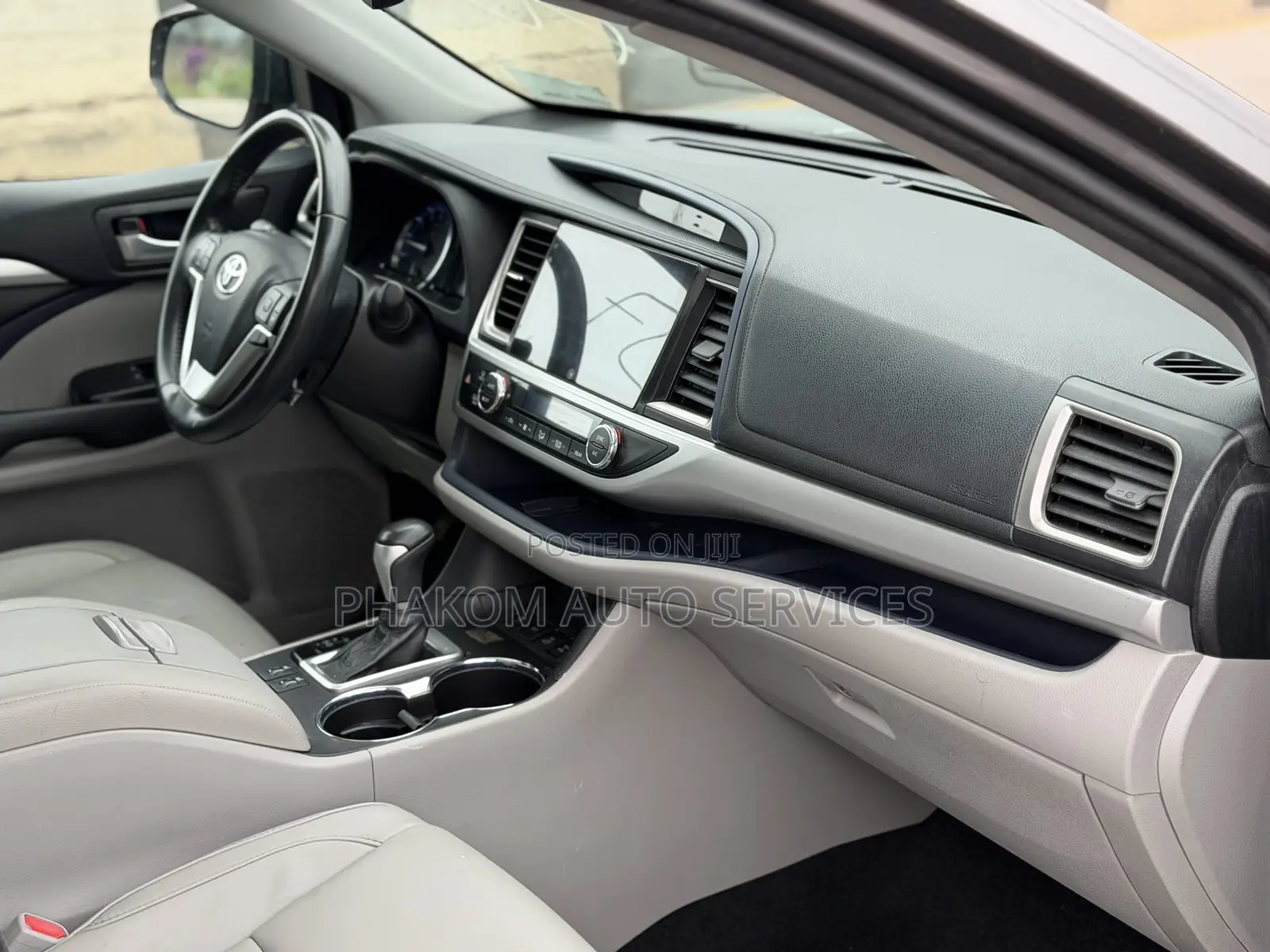 Toyota Highlander XLE 4x4 V6 (3.5L 6cyl 8A) 2018 Gray