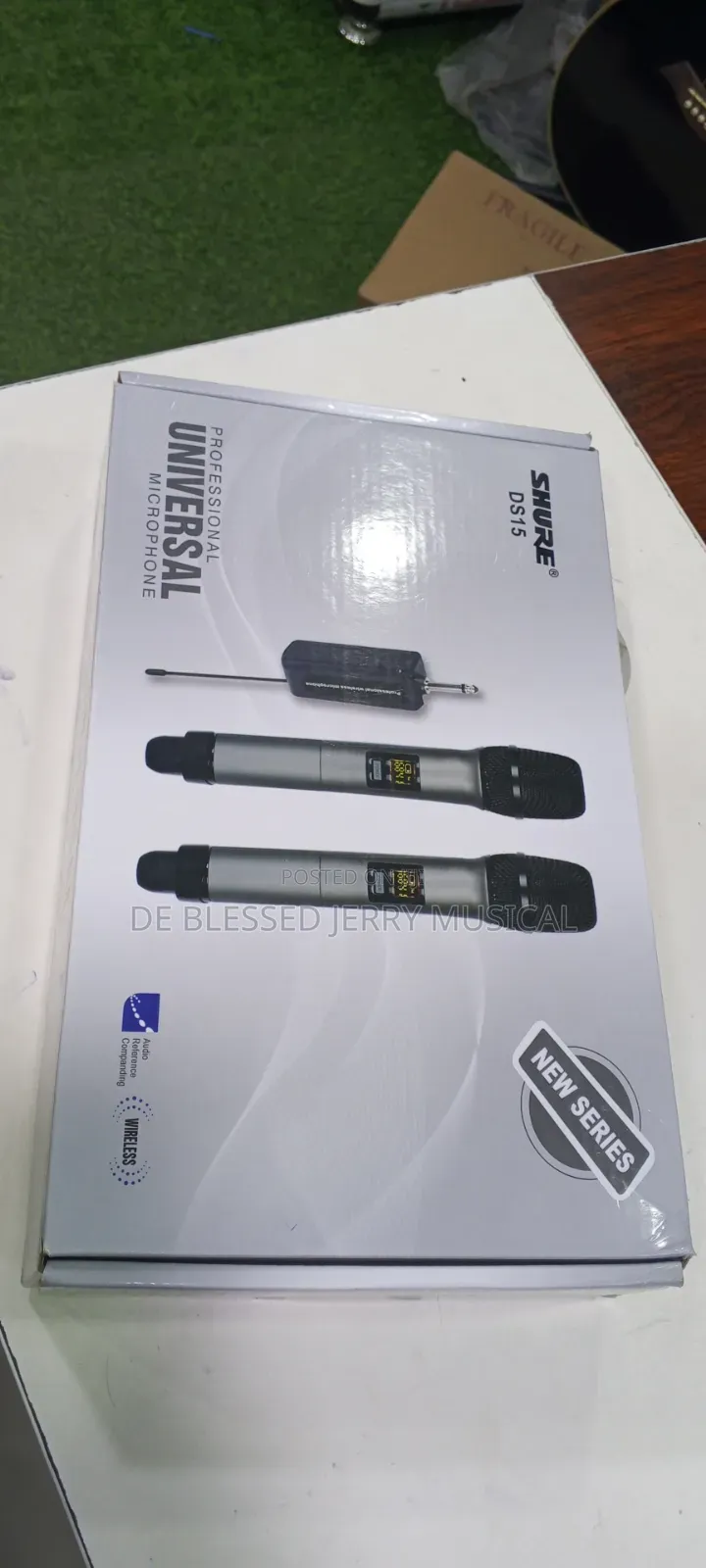 Shure Wireless Universal Microphone