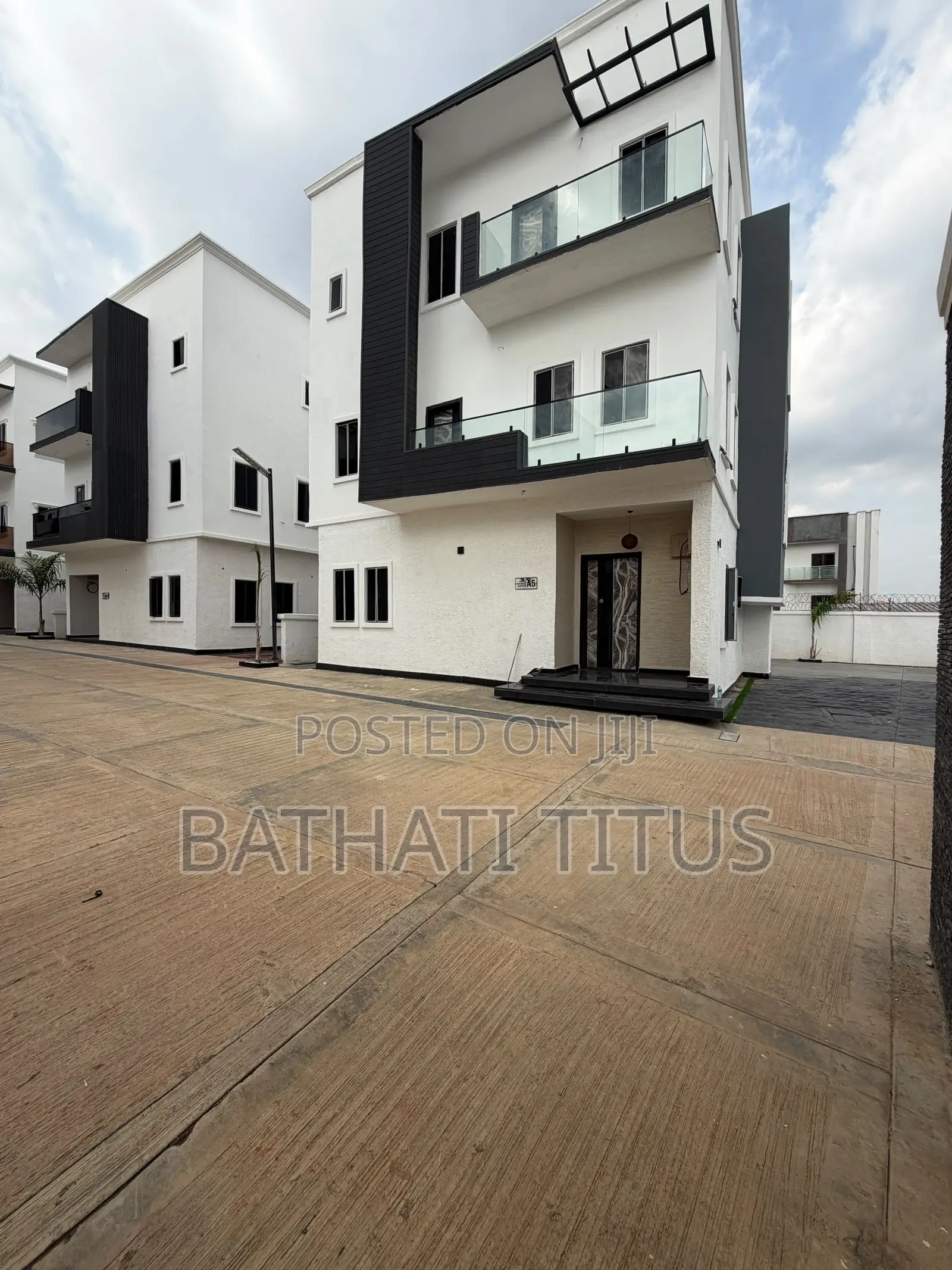 5bdrm Duplex in Guzape District for sale