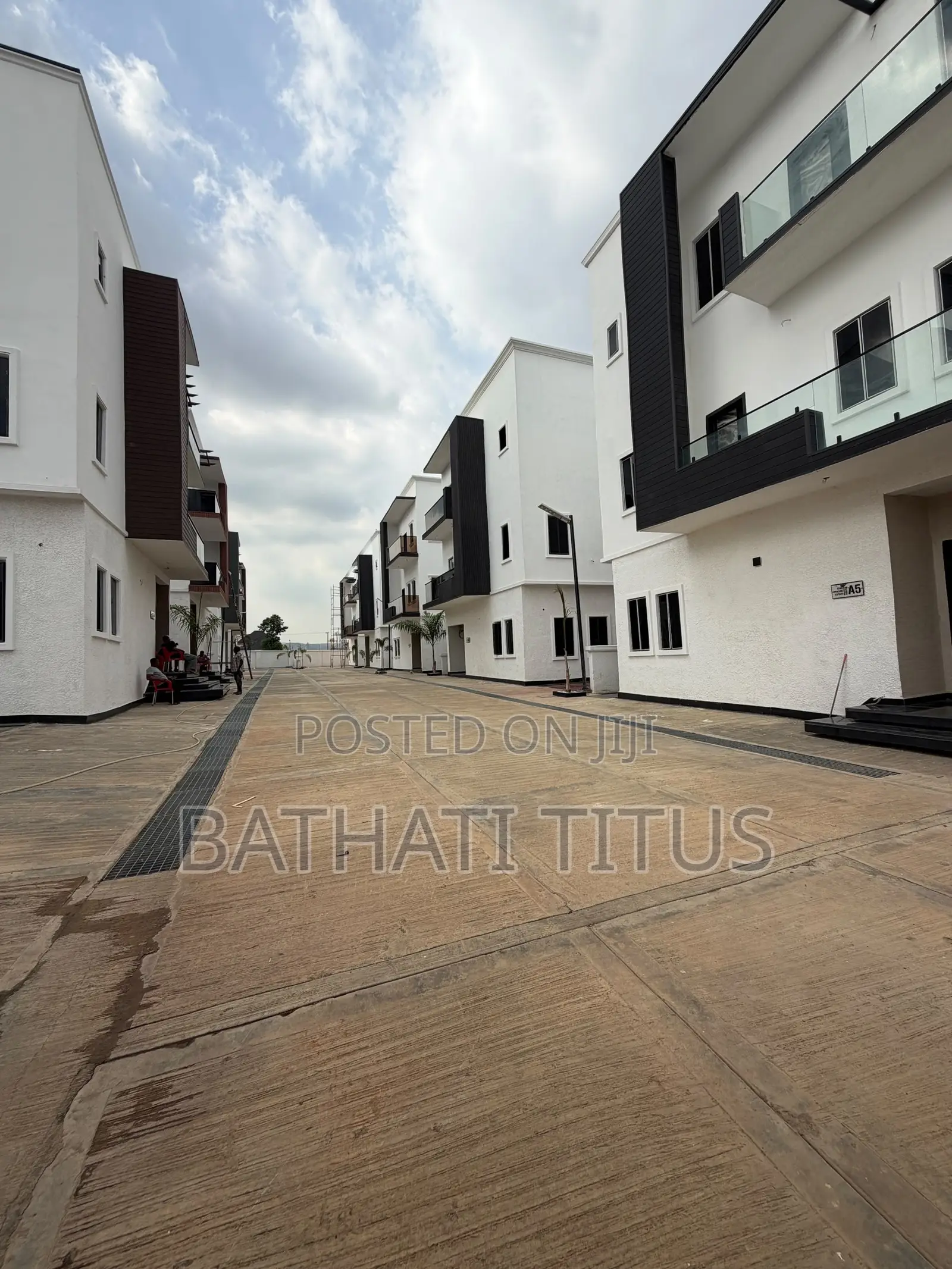 5bdrm Duplex in Guzape District for sale