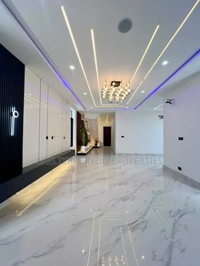 5bdrm Duplex in Chevron for sale