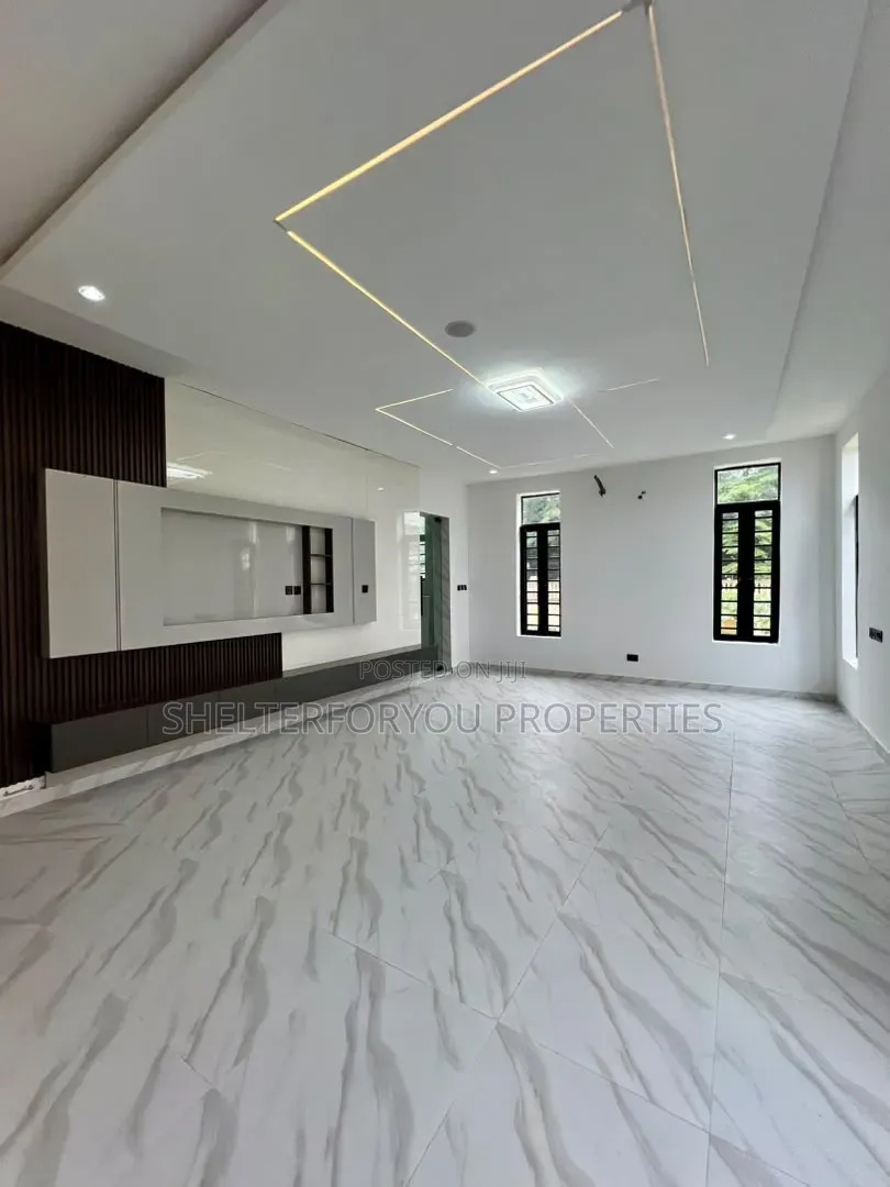 5bdrm Duplex in Chevron for sale