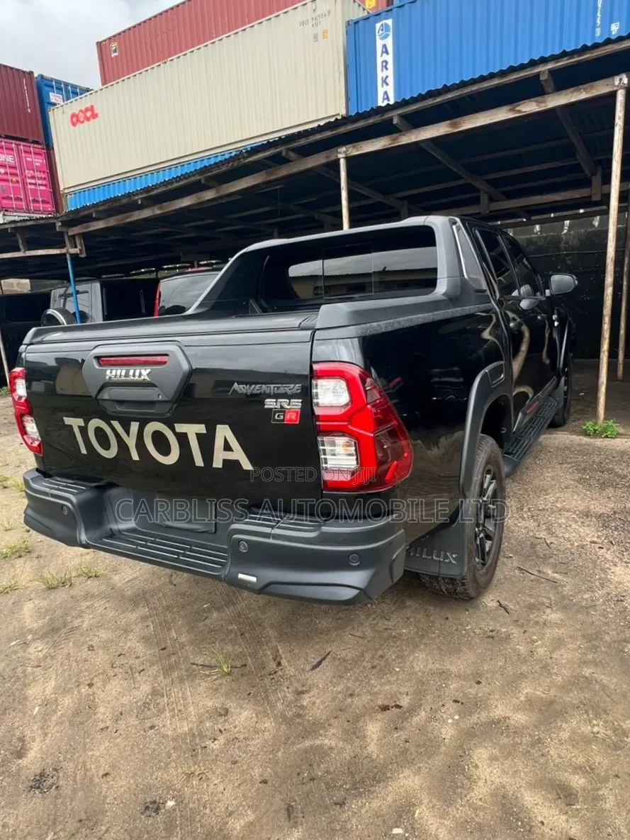 Toyota Hilux 2024 Matt Black
