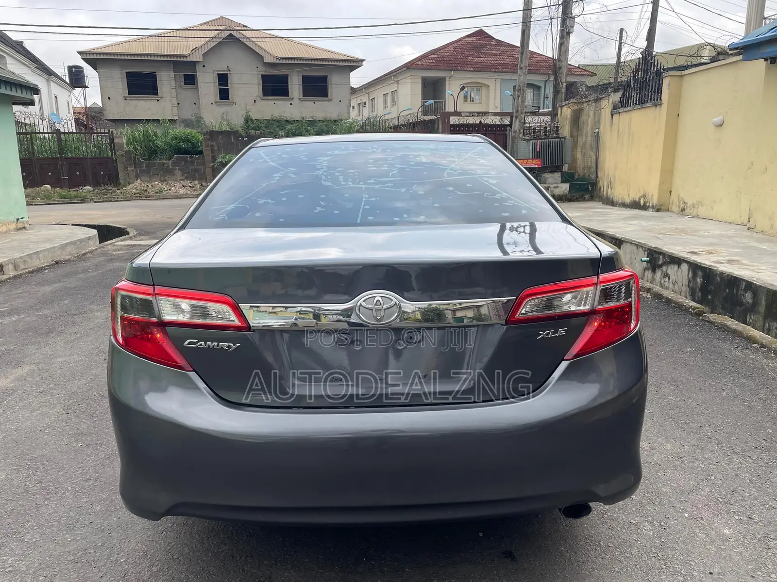 Toyota Camry XLE 4dr Sedan (2.5L 4cyl 6A) 2013 Gray