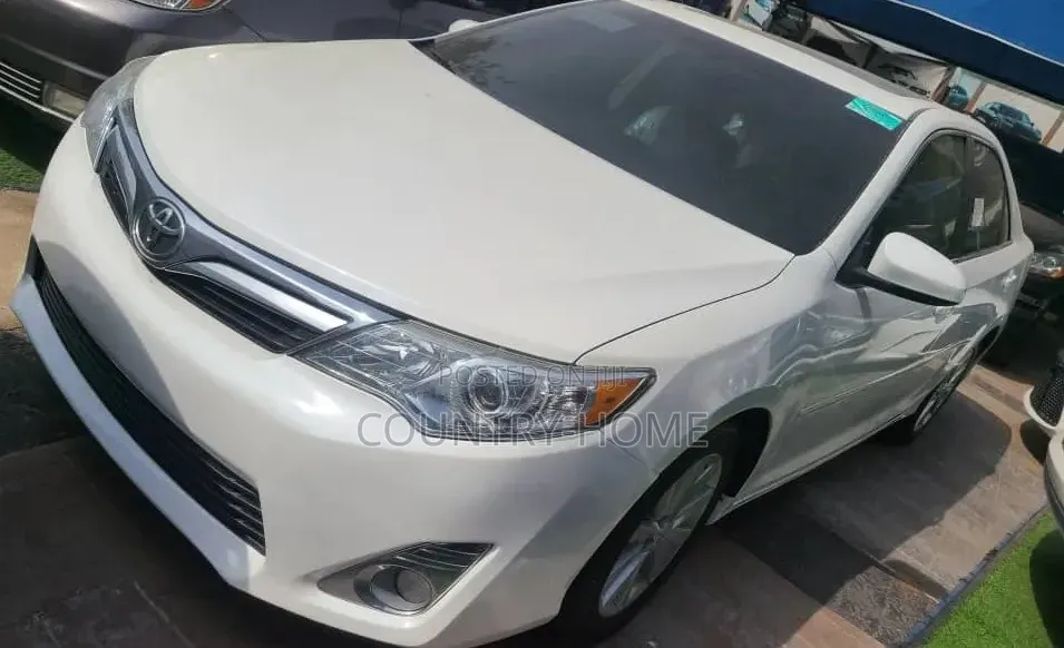 Toyota Camry XLE V6 4dr Sedan (3.5L 6cyl 6A) 2012 White