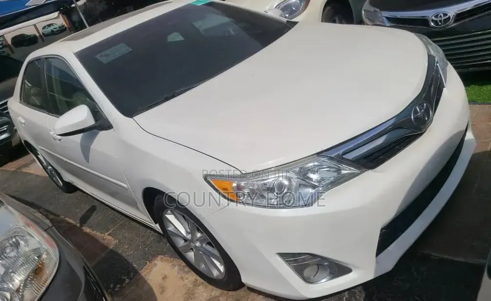 Toyota Camry XLE V6 4dr Sedan (3.5L 6cyl 6A) 2012 White