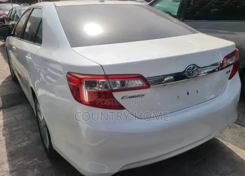 Toyota Camry XLE V6 4dr Sedan (3.5L 6cyl 6A) 2012 White