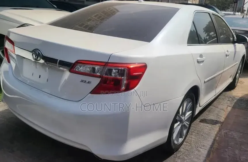 Toyota Camry XLE V6 4dr Sedan (3.5L 6cyl 6A) 2012 White