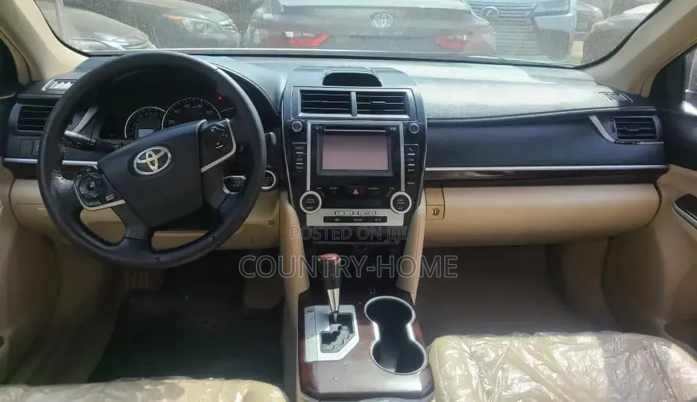 Toyota Camry XLE V6 4dr Sedan (3.5L 6cyl 6A) 2012 White