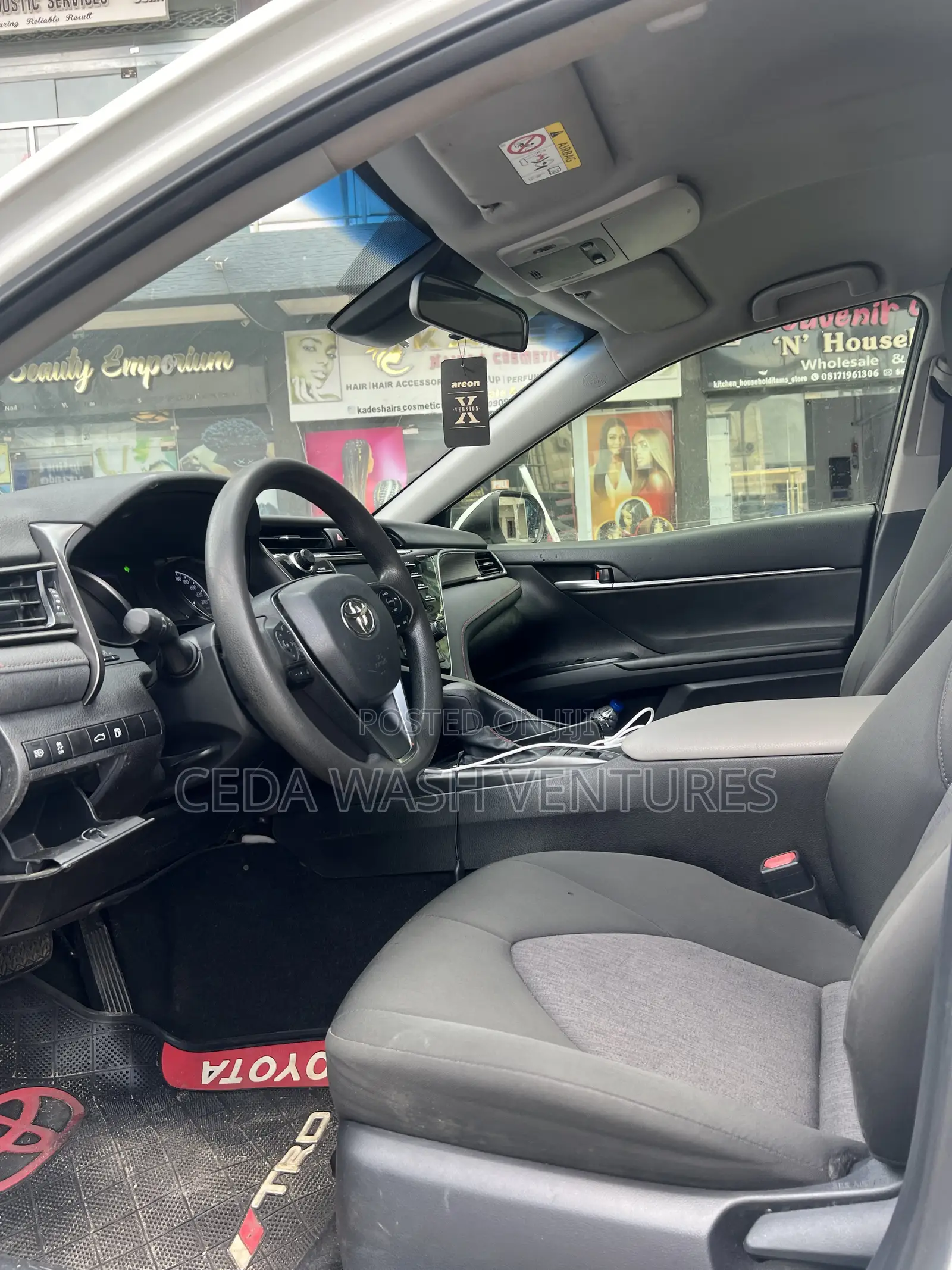 Toyota Camry SE FWD (2.5L 4cyl 8AM) 2018 White