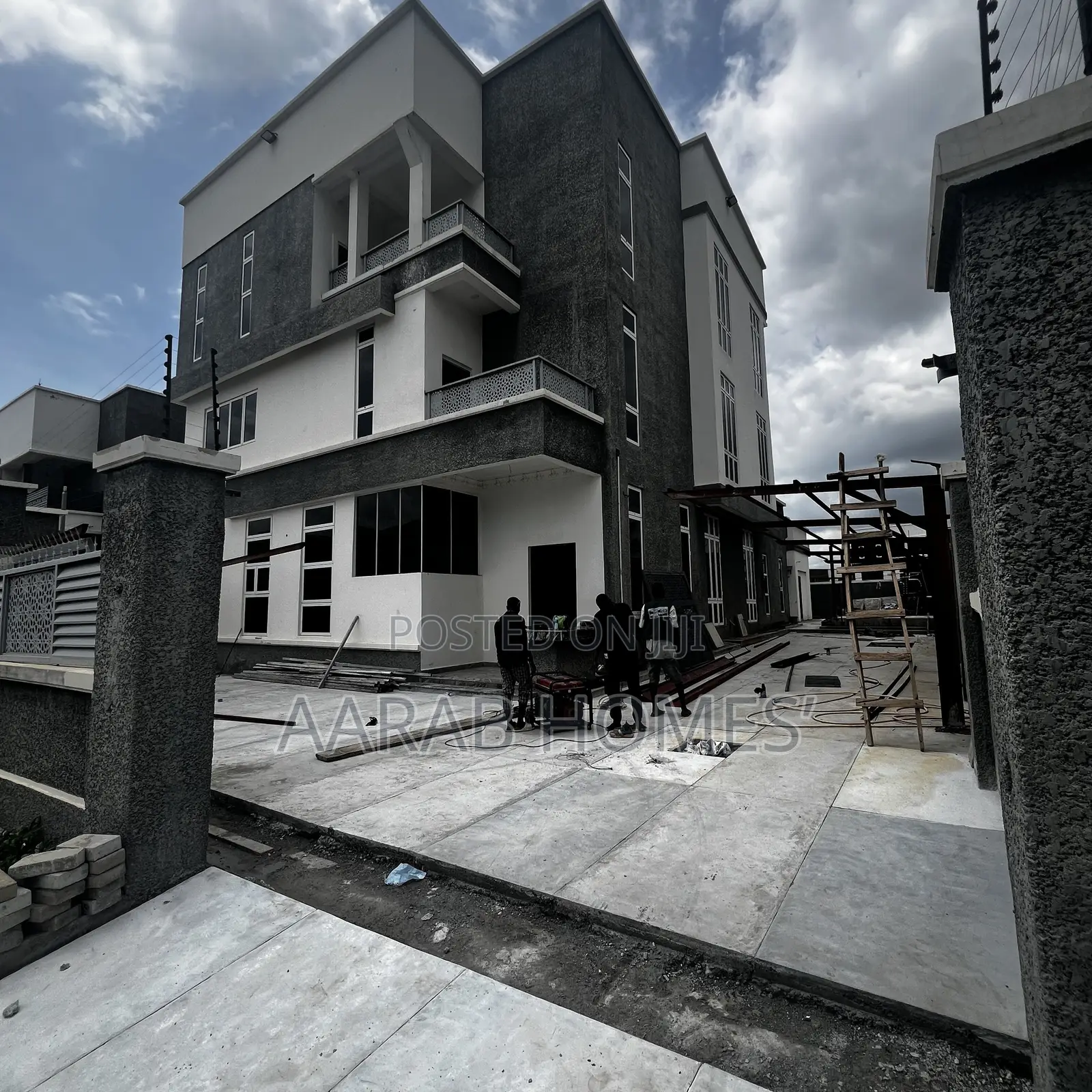 8bdrm Duplex in Gwarinpa for rent