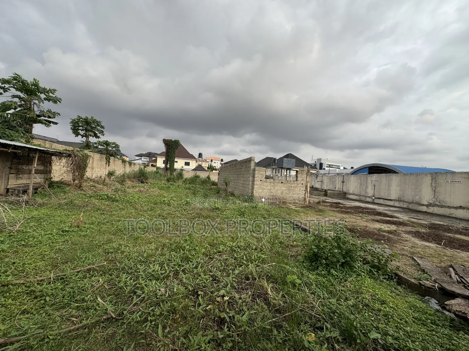 1500sqm Fenced Land With Swimming Pool for Sale in Samonda,Ibadan