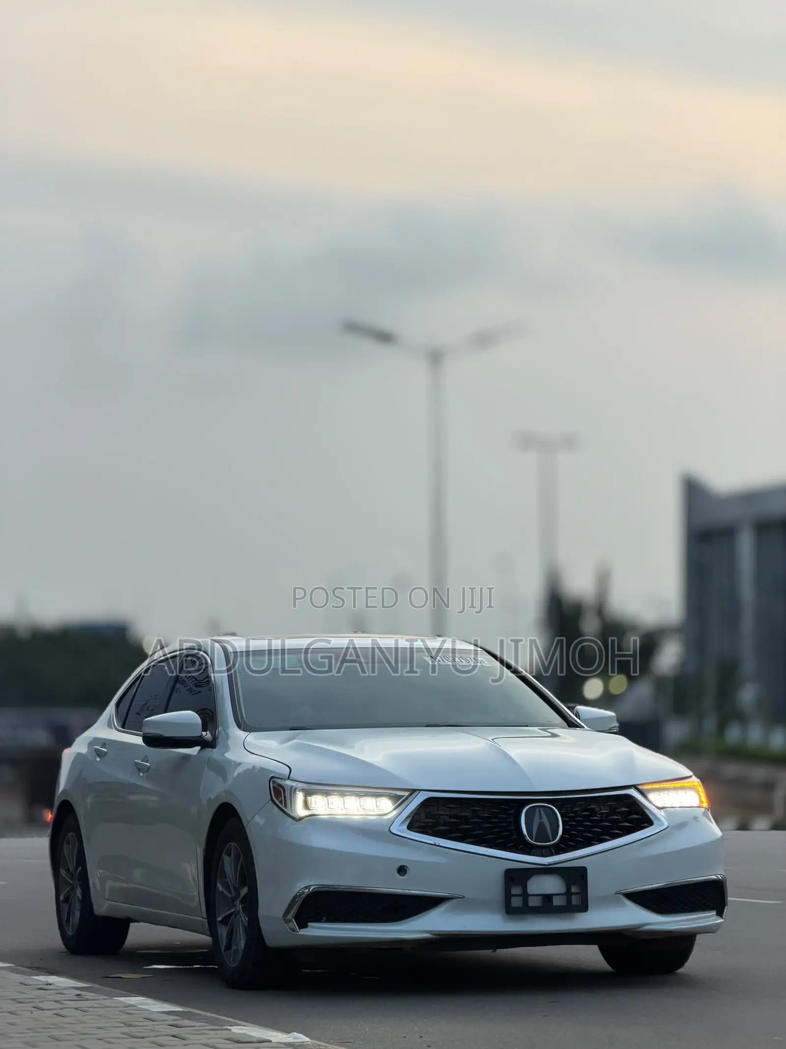 Acura TLX Base FWD (2.4L 4cyl 8M) 2018 White