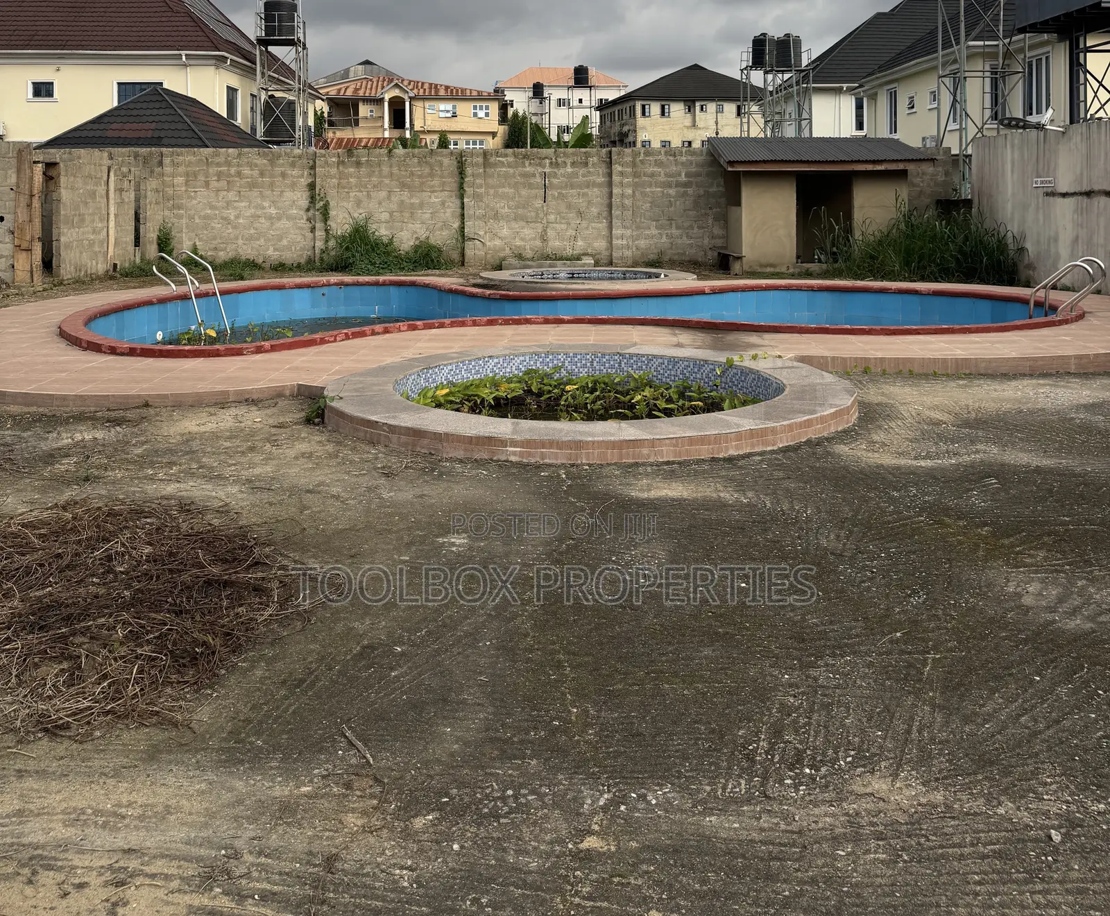 1500sqm Fenced Land With Swimming Pool for Sale in Samonda,Ibadan