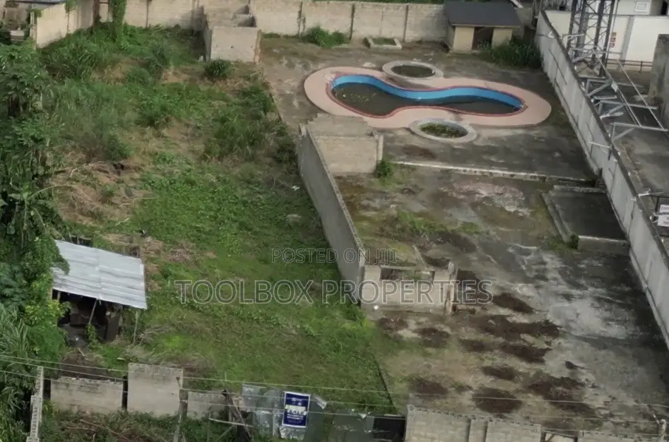 1500sqm Fenced Land With Swimming Pool for Sale in Samonda,Ibadan