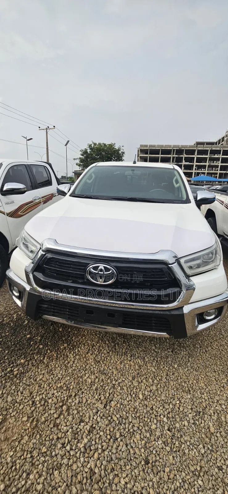 Toyota Hilux 2022 White