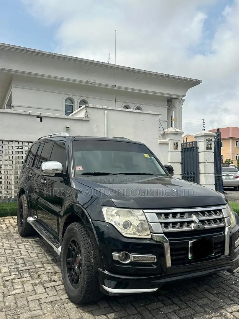 Mitsubishi Pajero 3.0 2010 Black