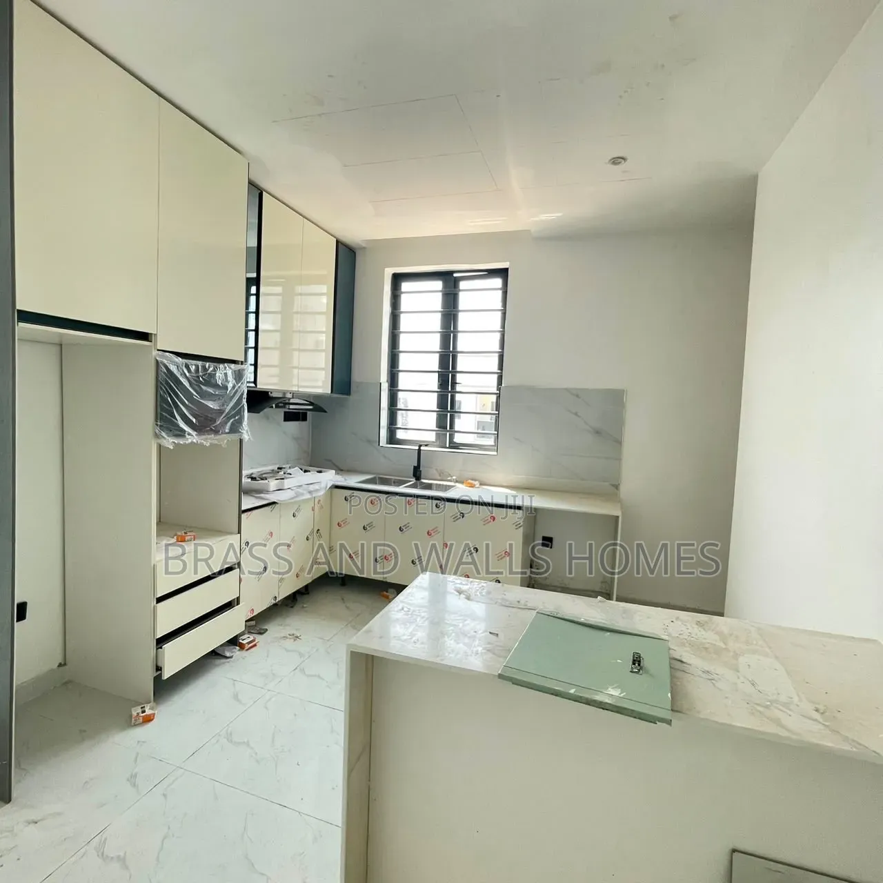 Furnished 2bdrm Apartment in Lekki Phase 1 for sale