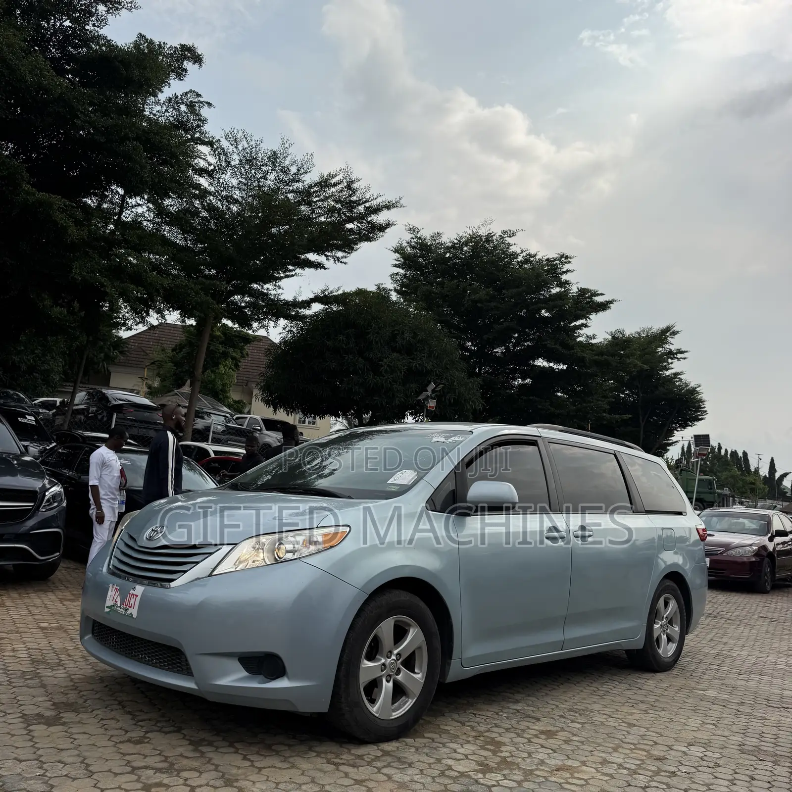 Toyota Sienna 2015 Blue