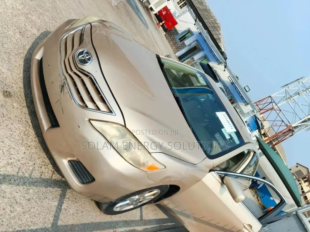 Toyota Camry 2010 Gold