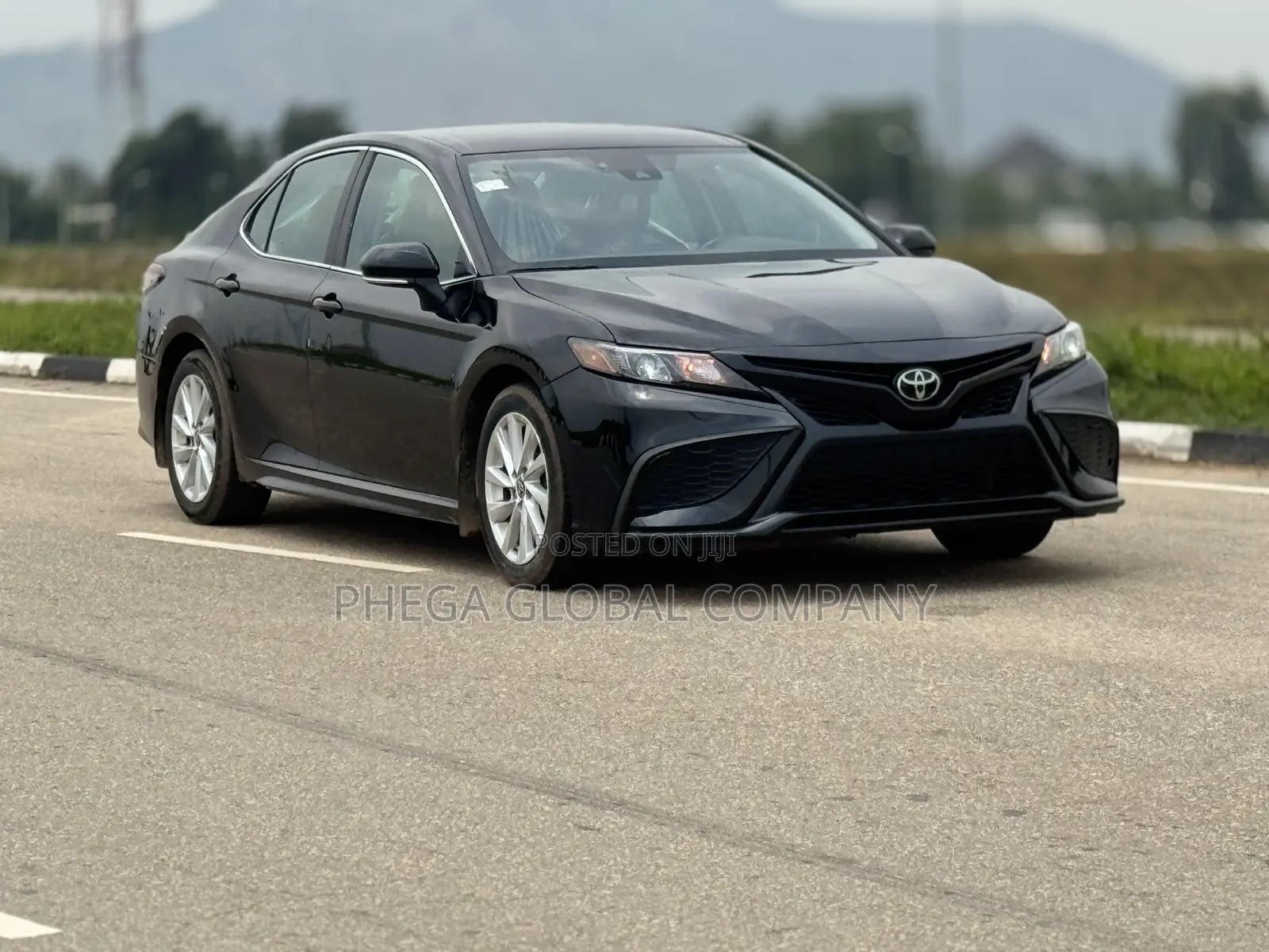 Toyota Camry SE 2022 Black