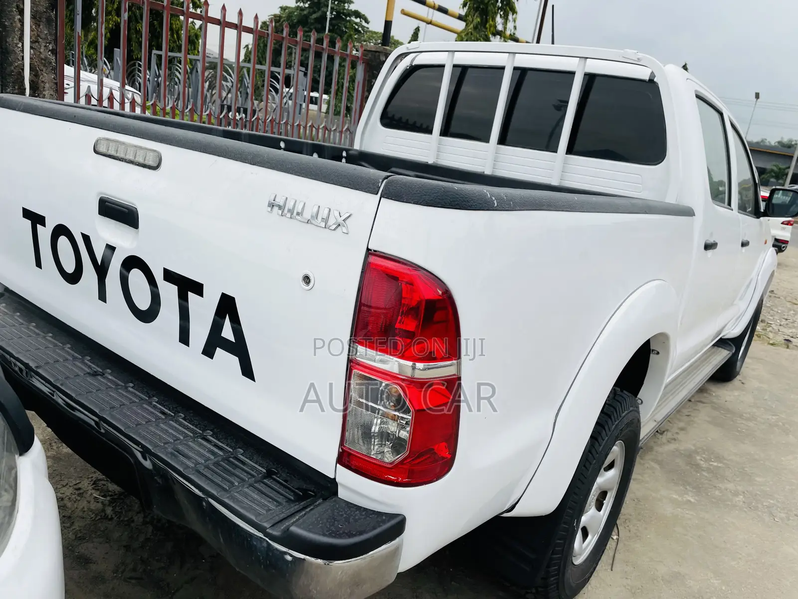 Toyota Hilux SR 4x4 2015 White