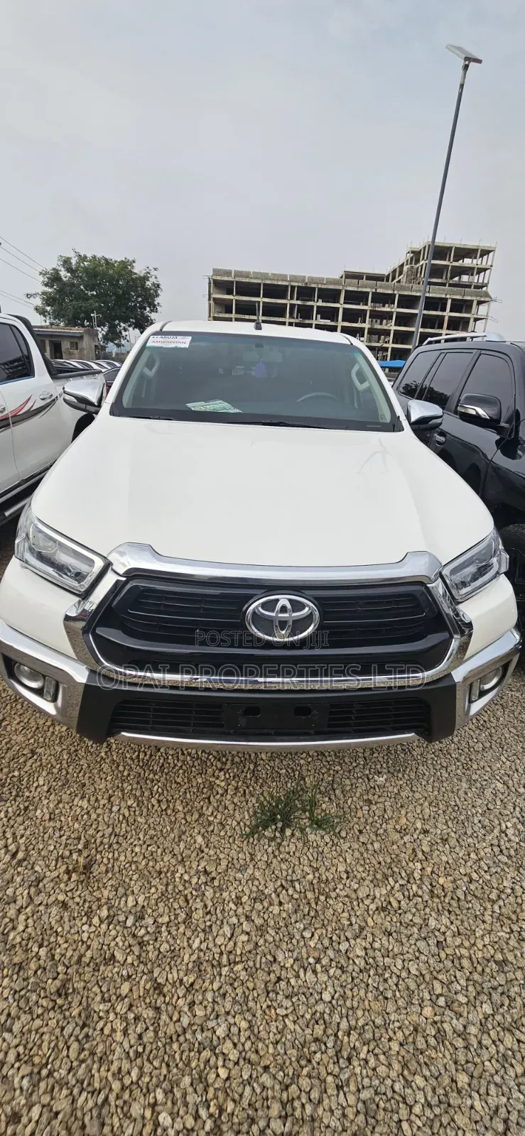 Toyota Hilux 2023 White