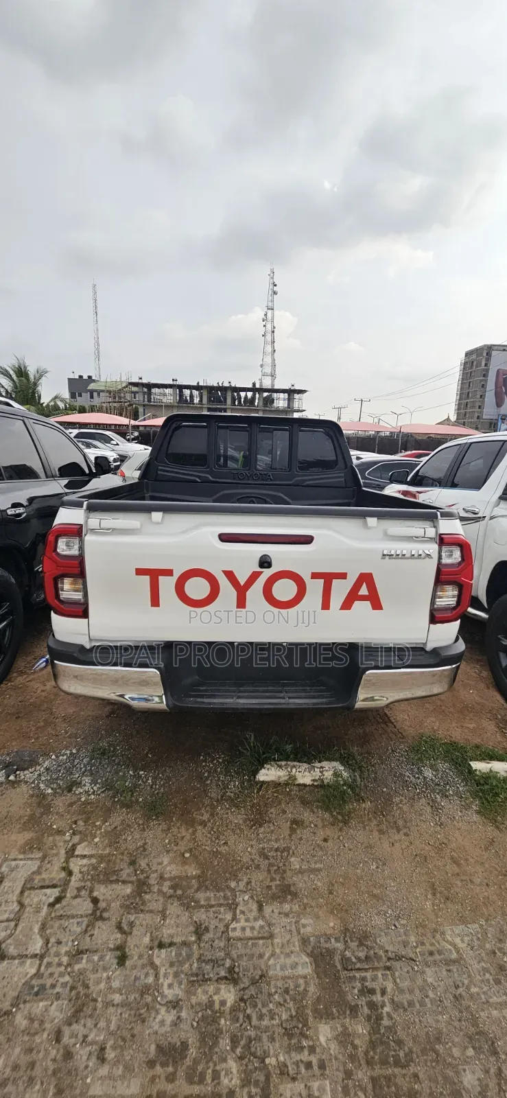 Toyota Hilux 2023 White