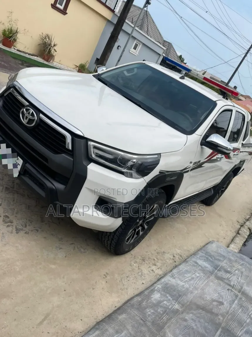 Toyota Hilux Revo Double Cab Petrol 2.7 AWD 2018 White