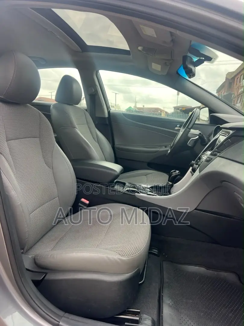 Hyundai Sonata Limited Sedan FWD (2.4L 4cyl 6A) 2012 Gray