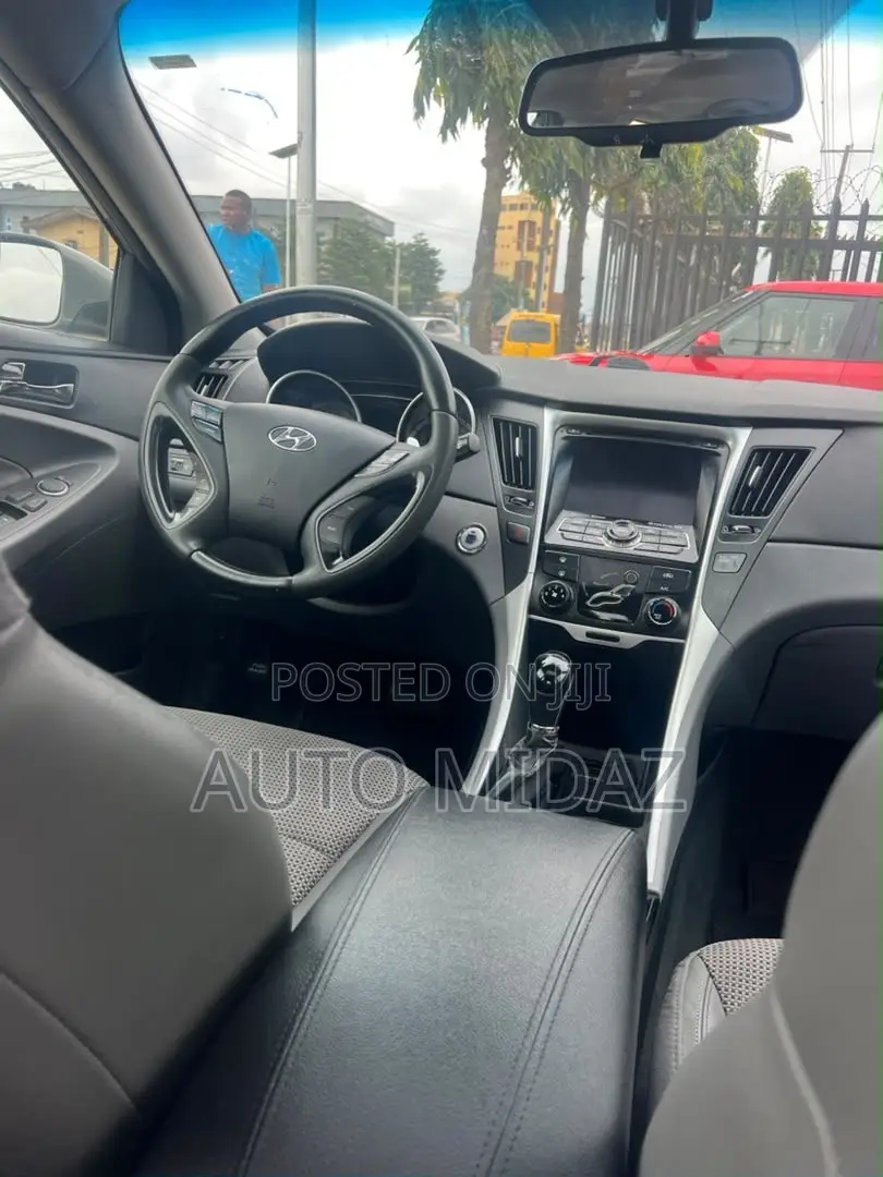 Hyundai Sonata Limited Sedan FWD (2.4L 4cyl 6A) 2012 Gray