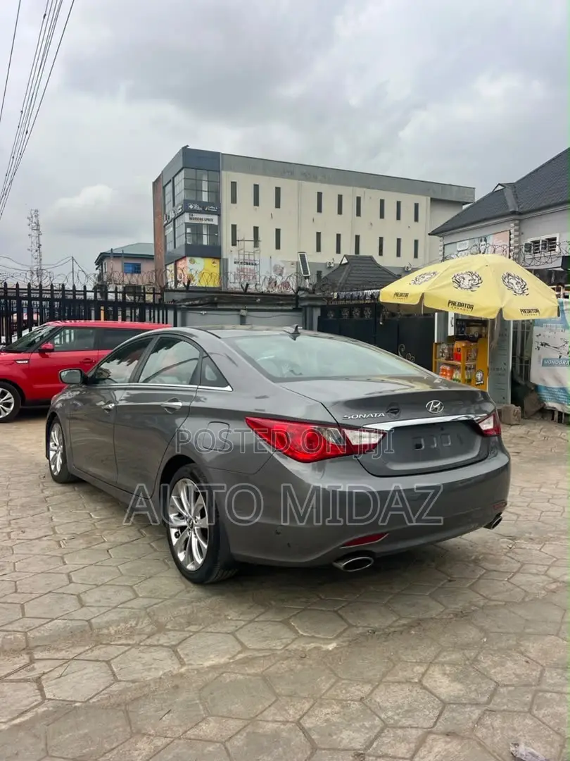 Hyundai Sonata Limited Sedan FWD (2.4L 4cyl 6A) 2012 Gray