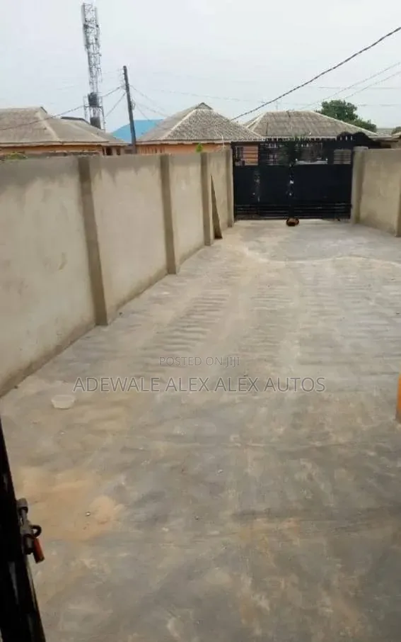 3bdrm Bungalow in Igbogbo for rent