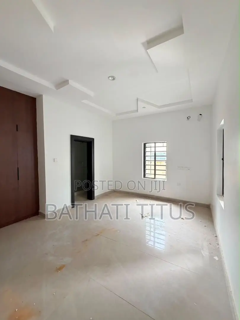3bdrm Block of Flats in Guzape District for sale