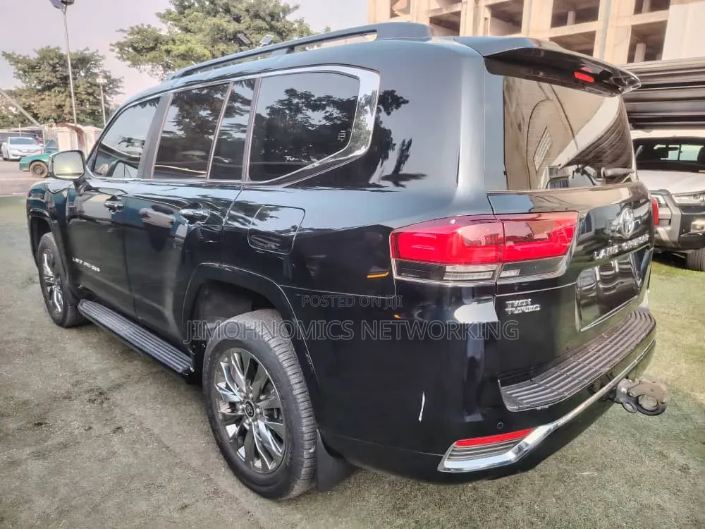 Toyota Land Cruiser 2025 Black