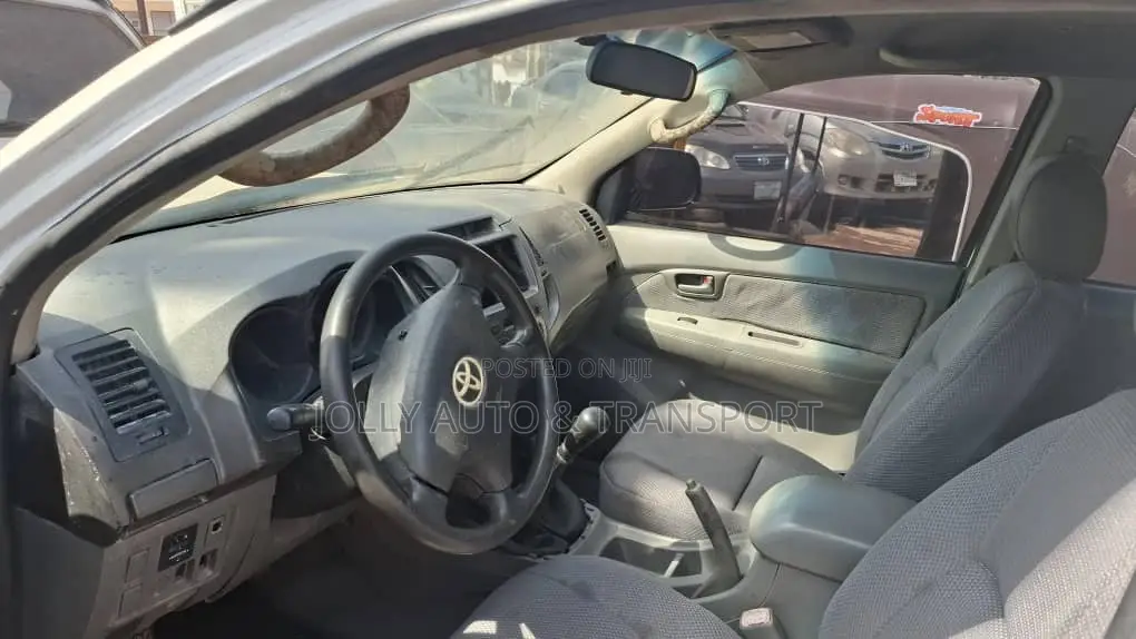 Toyota Hilux SR 4x4 2013 White