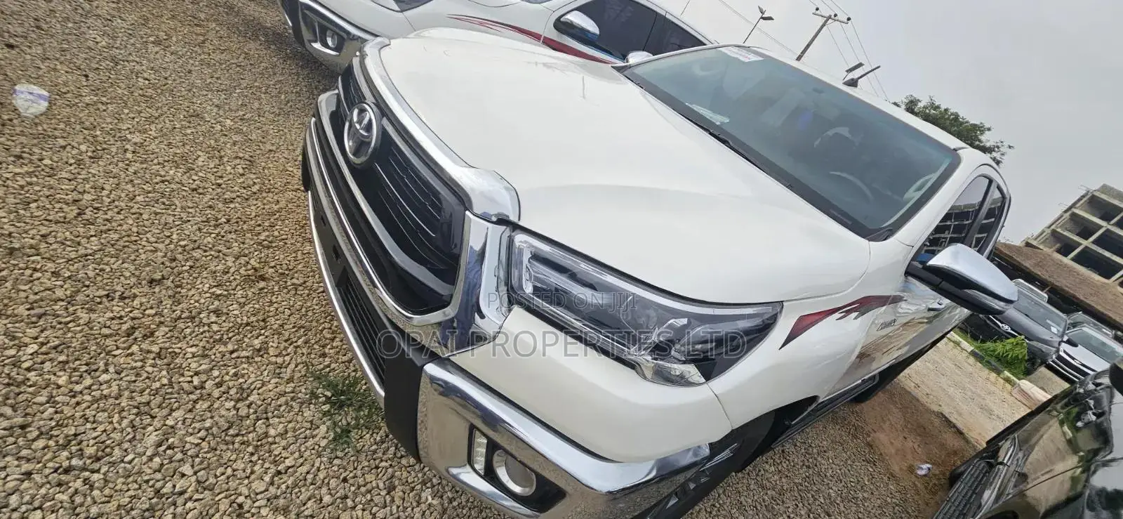 Toyota Hilux 2023 White