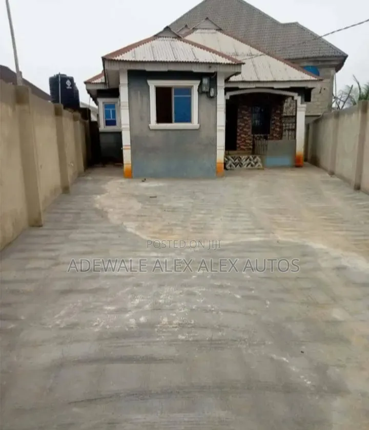 3bdrm Bungalow in Igbogbo for rent