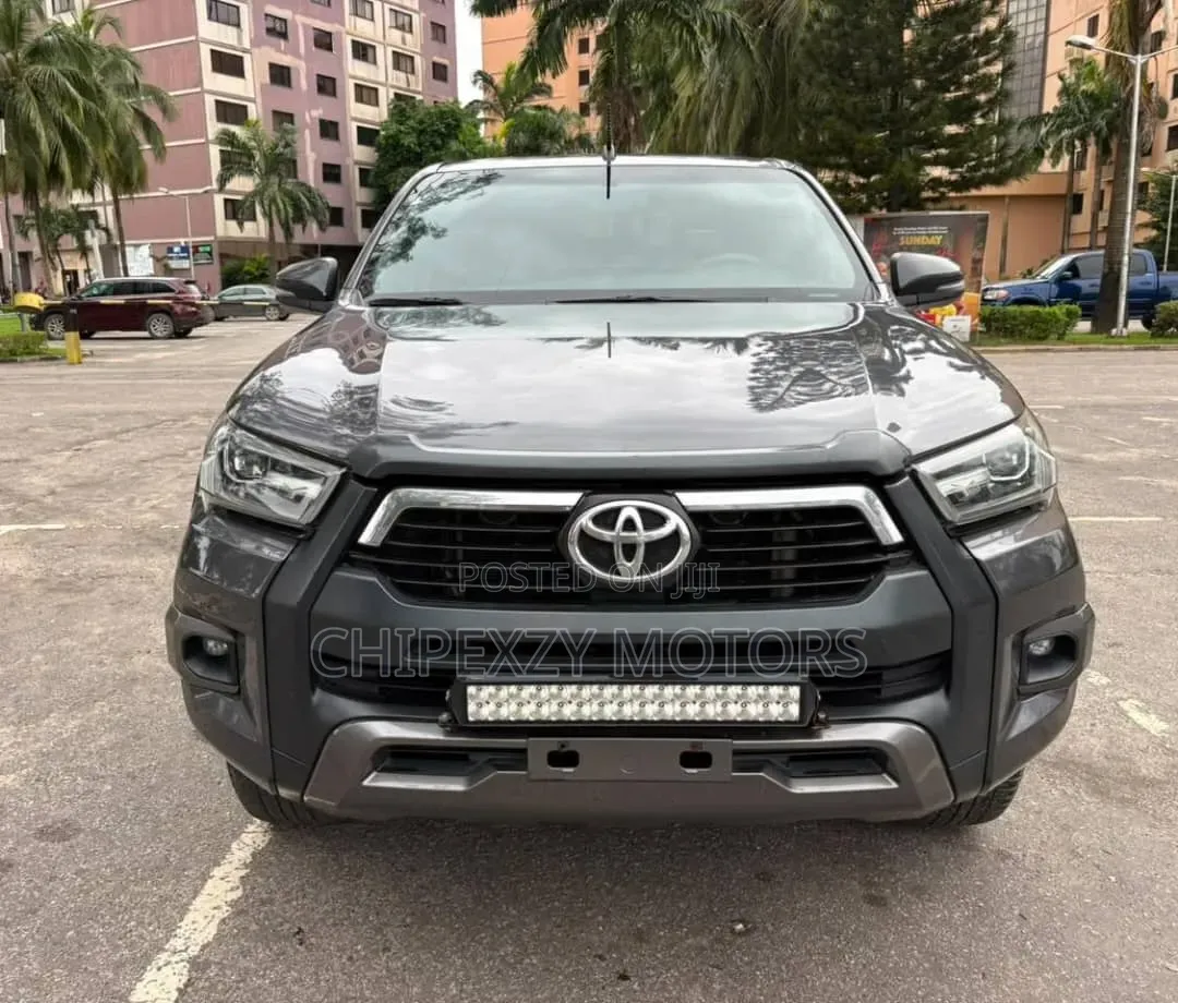 Toyota Hilux 2021 Gray