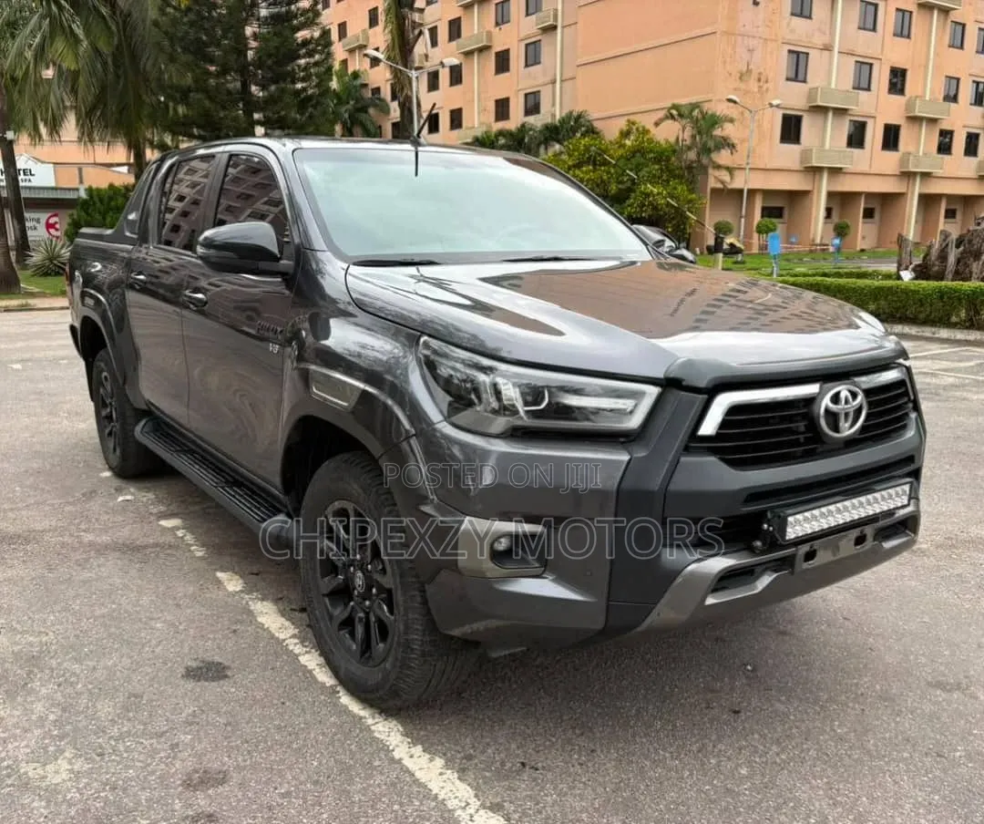 Toyota Hilux 2021 Gray
