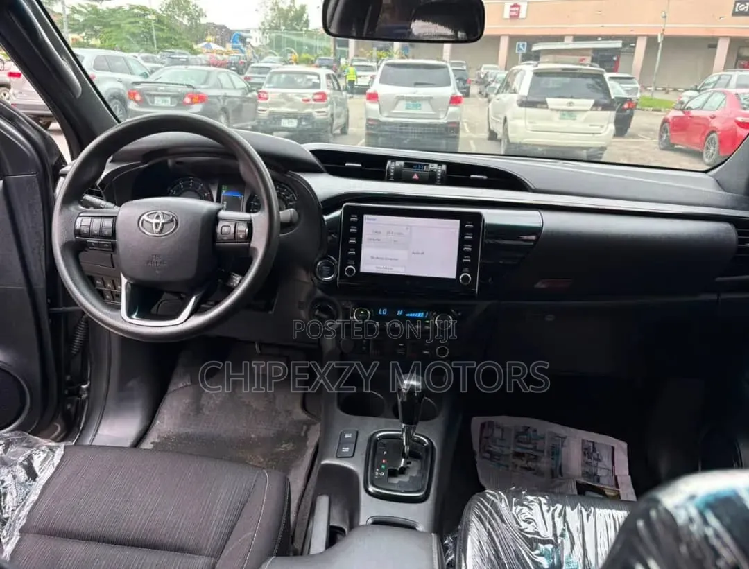 Toyota Hilux 2021 Gray