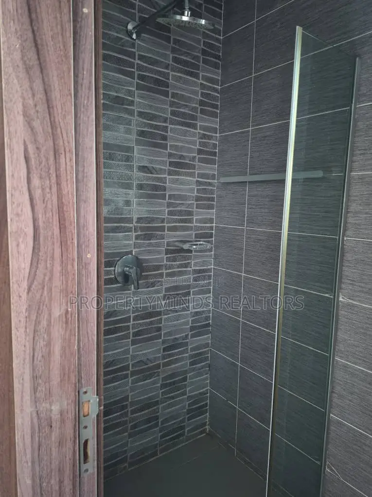 2bdrm Block of Flats in Perinwinkle Estate, Lekki Phase 1 for rent