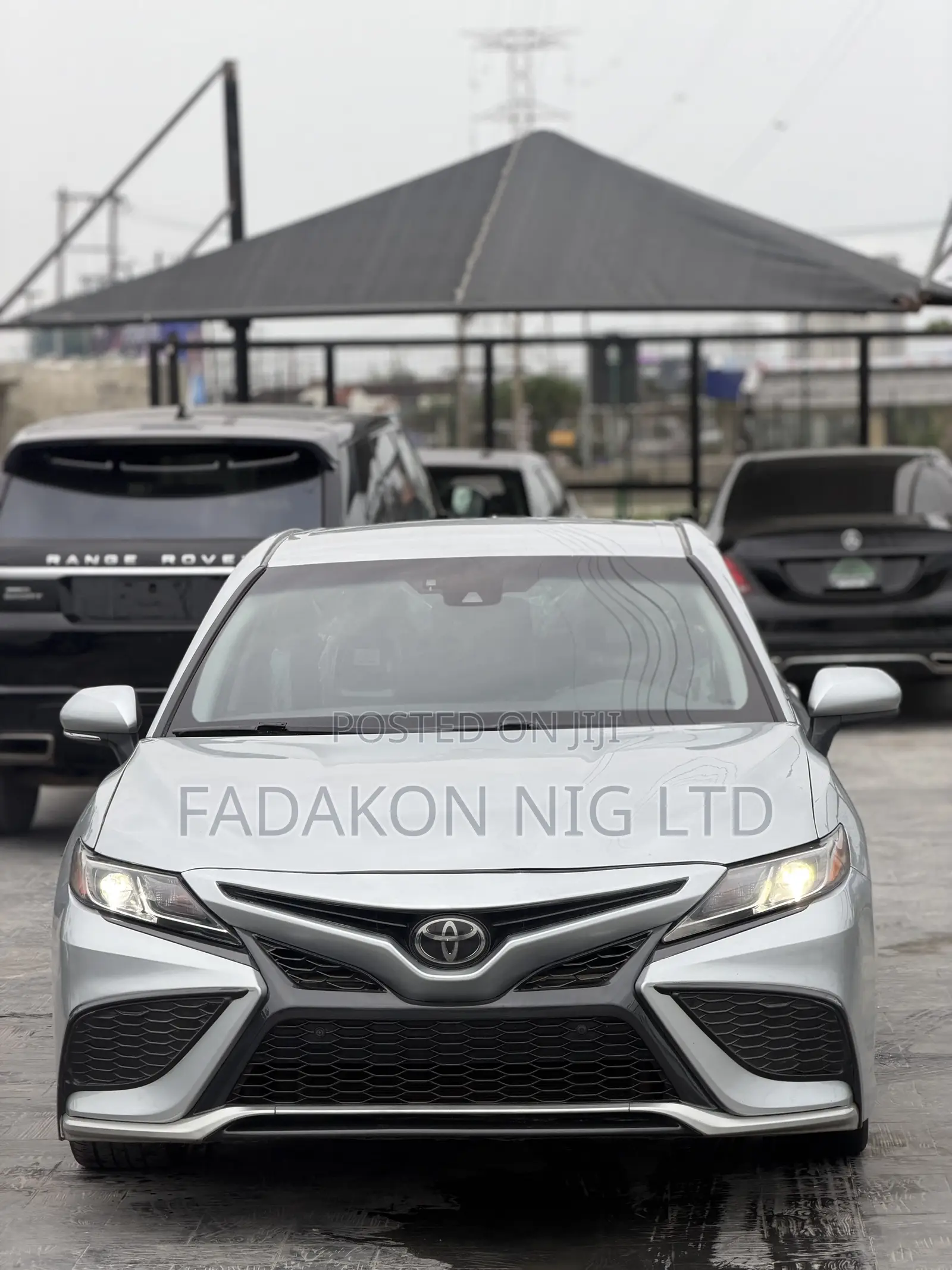 Toyota Camry SE FWD 2020 Silver