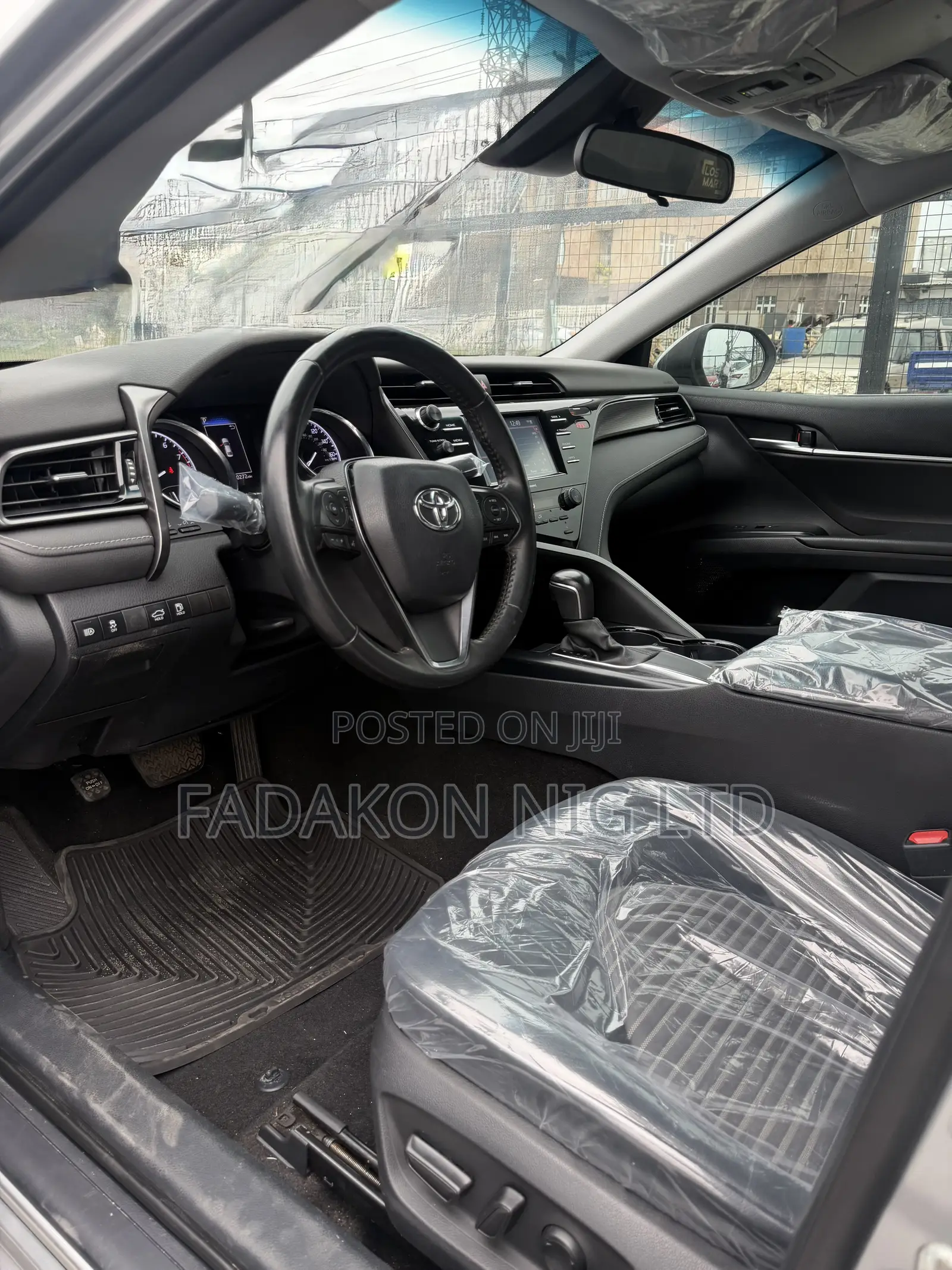 Toyota Camry SE FWD 2020 Silver