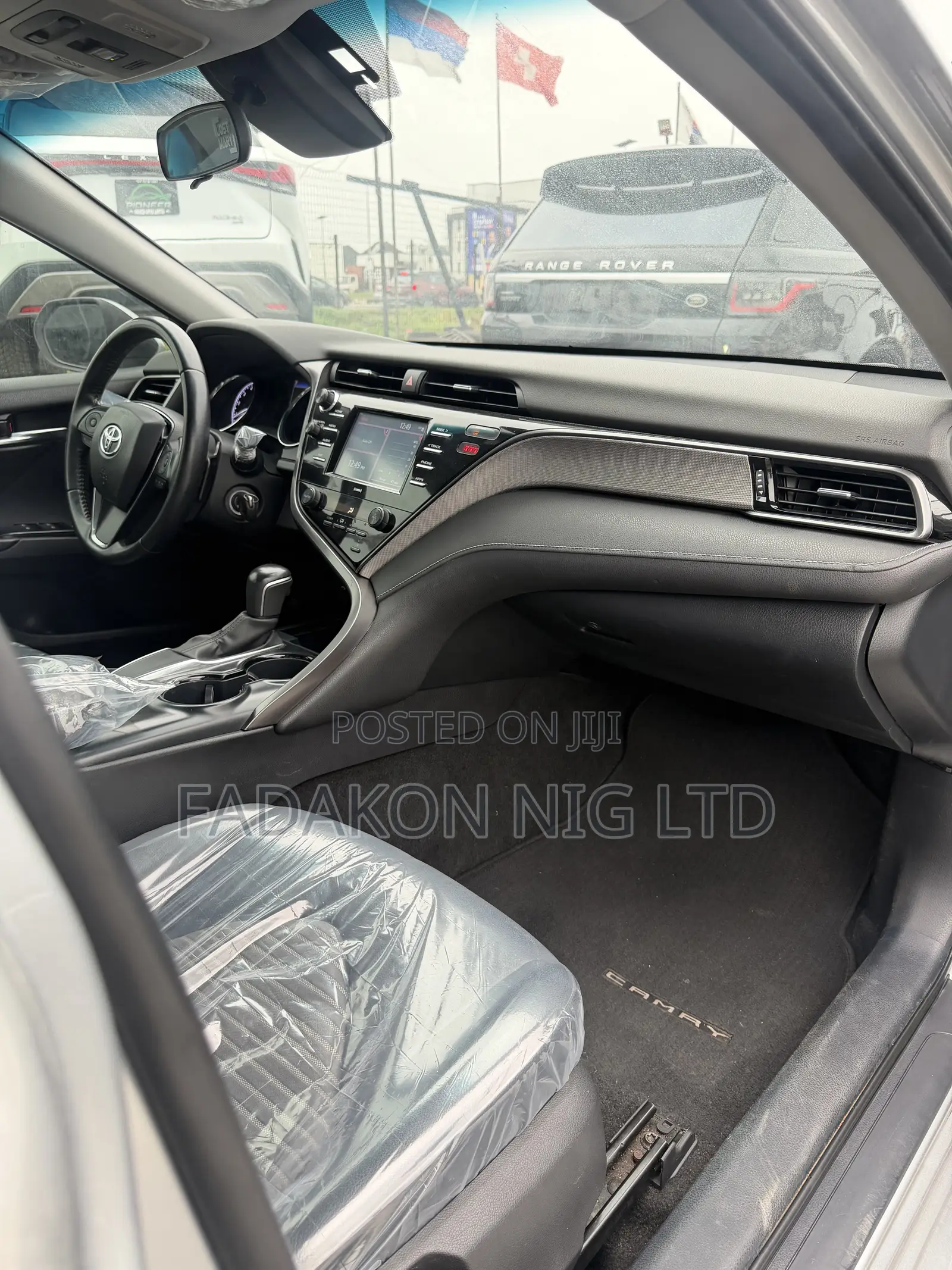 Toyota Camry SE FWD 2020 Silver