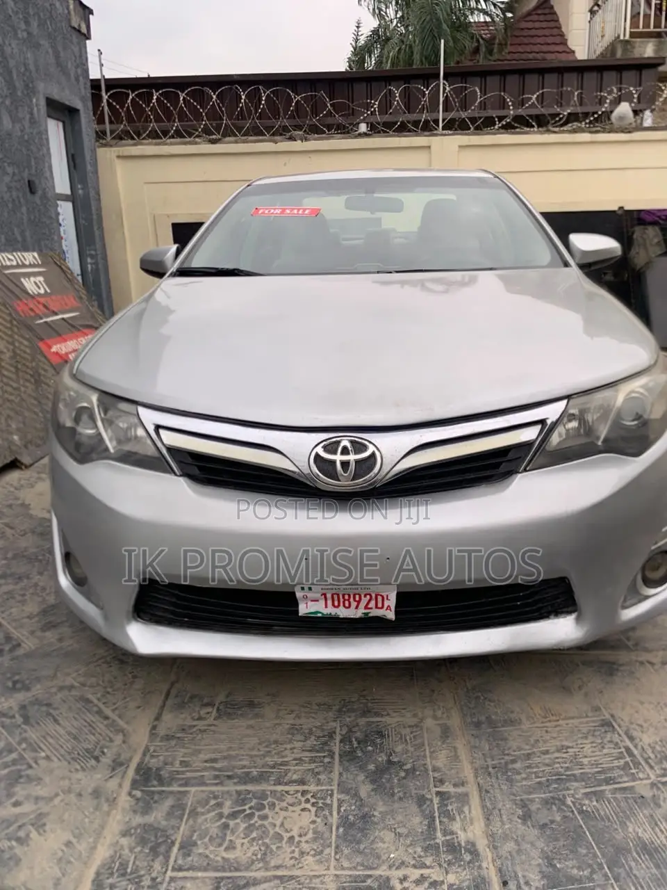 Toyota Camry XLE 4dr Sedan (2.5L 4cyl 6A) 2013 Silver