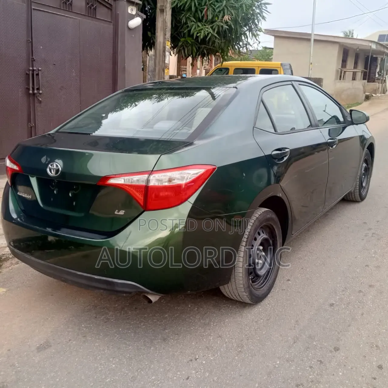 Toyota Corolla L 4dr Sedan (1.8L 4cyl 6M) 2015 Green