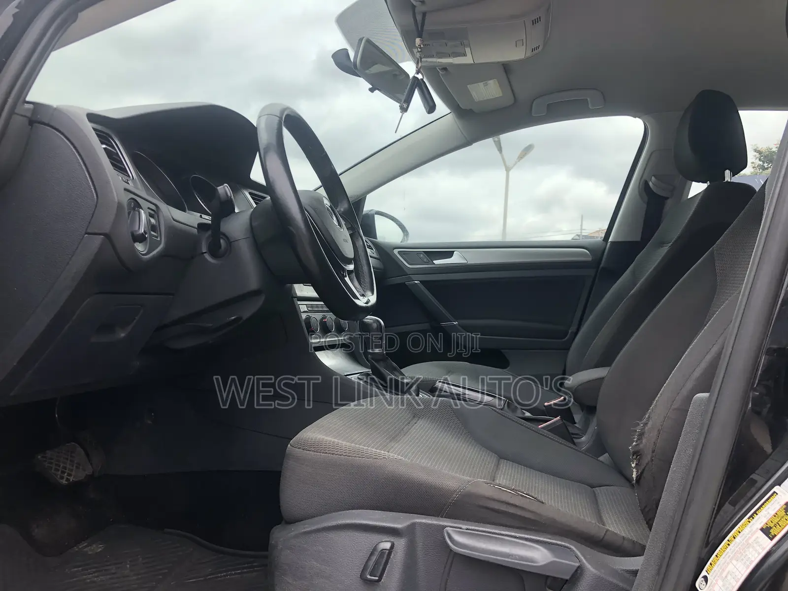Volkswagen Golf TSI S 4-Door FWD 2017 Black