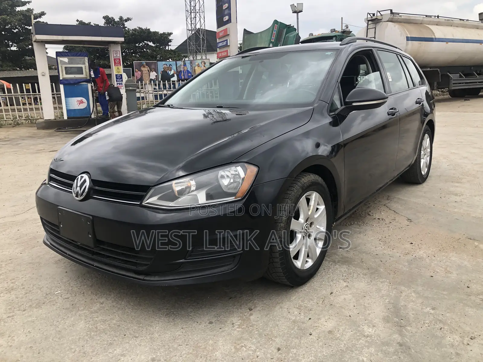 Volkswagen Golf TSI S 4-Door FWD 2017 Black